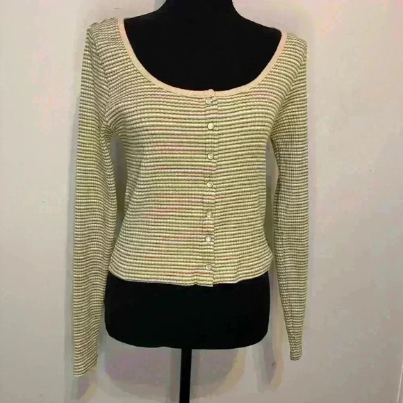 Levi's Tops - Levi’s Britt Long Sleeve Snap Front Tops Size Medium Frappe Brown
Slim Fit